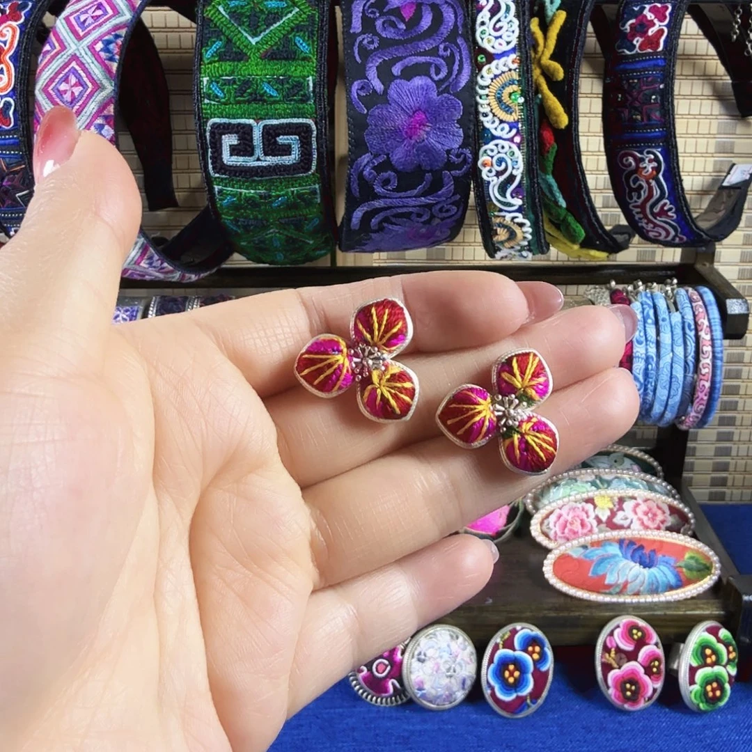 传承非遗刺绣饰品36