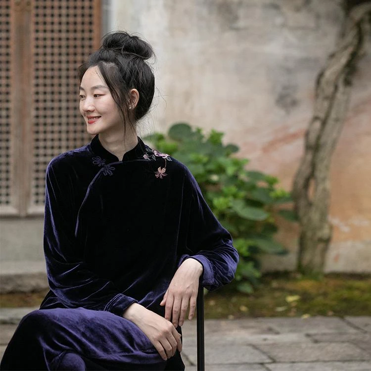 牧衣游原创 手工刺绣丝绒衬衫新款气质东方复古新中式上衣 玥川
