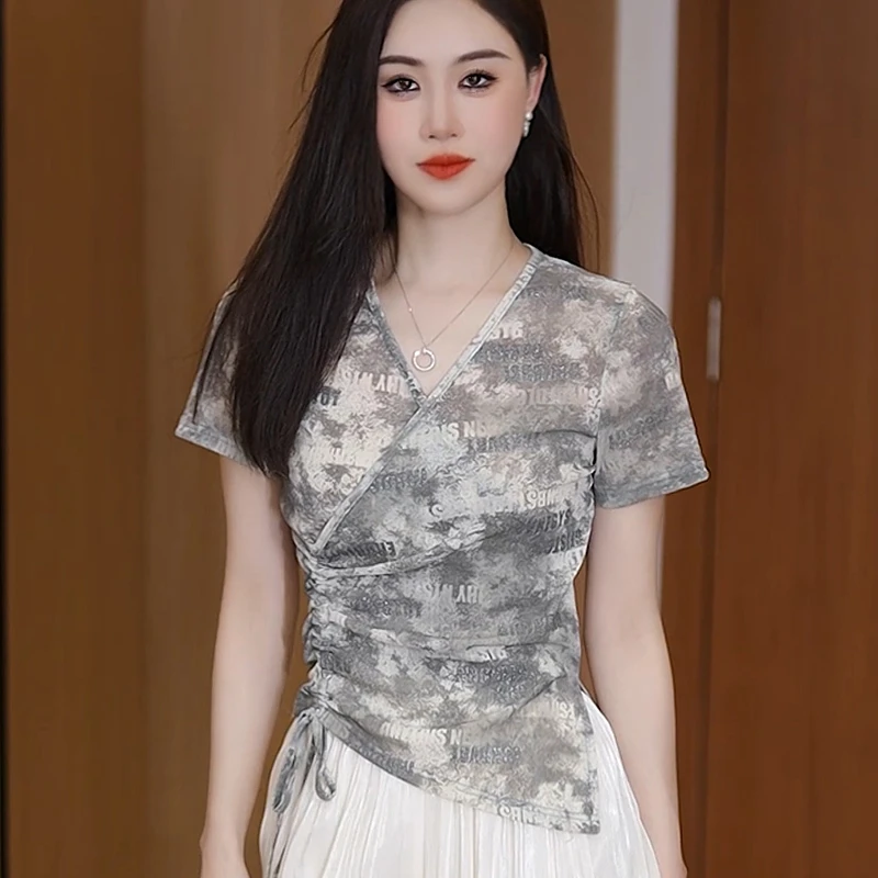 夏季新款洋气显瘦时尚通勤风套头上衣设计感小众抽褶V领短袖T恤女