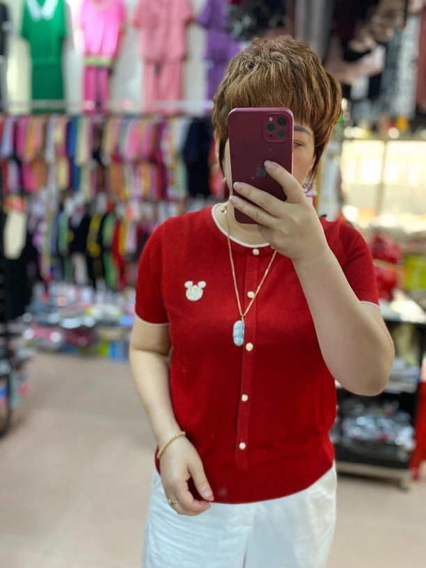 【成田细娜服装】夏季新款！圆领上衣（有白点正常，介意勿拍）