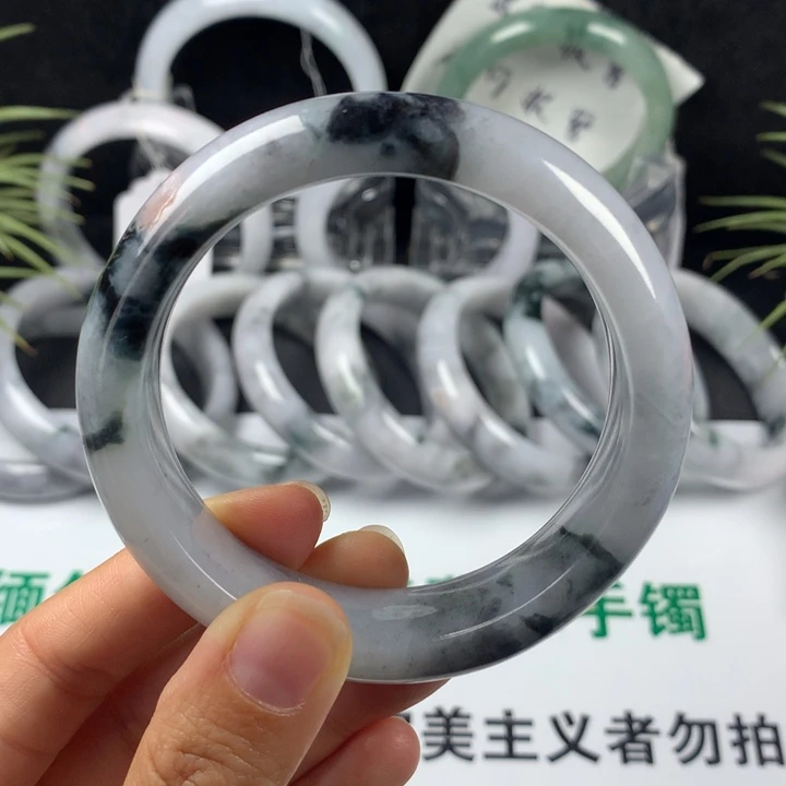 翡翠未镶嵌手镯19号。56.8圈