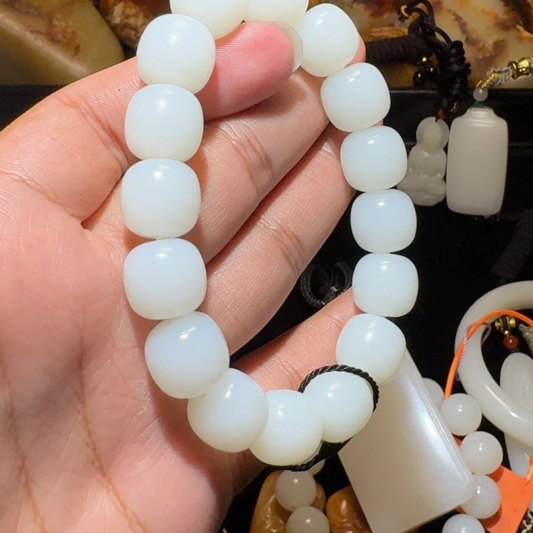 和田玉未镶嵌颈饰毛*