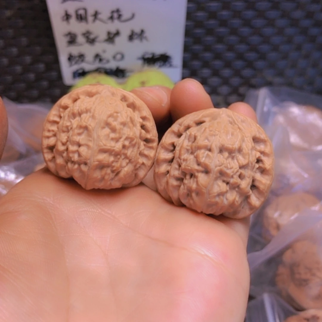 【闪购商品】核桃摆件32白狮子磕尖