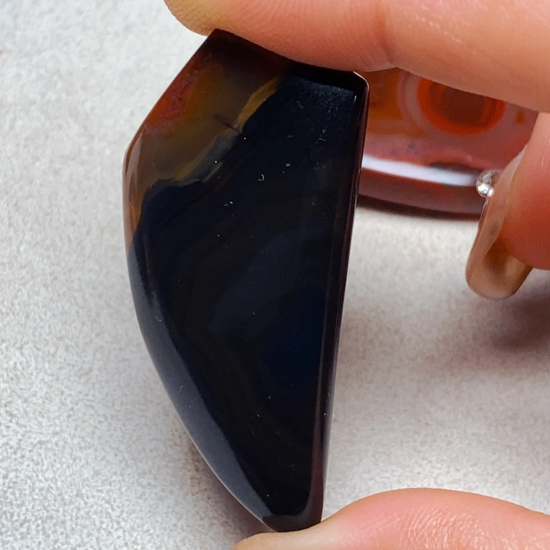 雅***庄玛瑙/玉髓未镶嵌颈饰