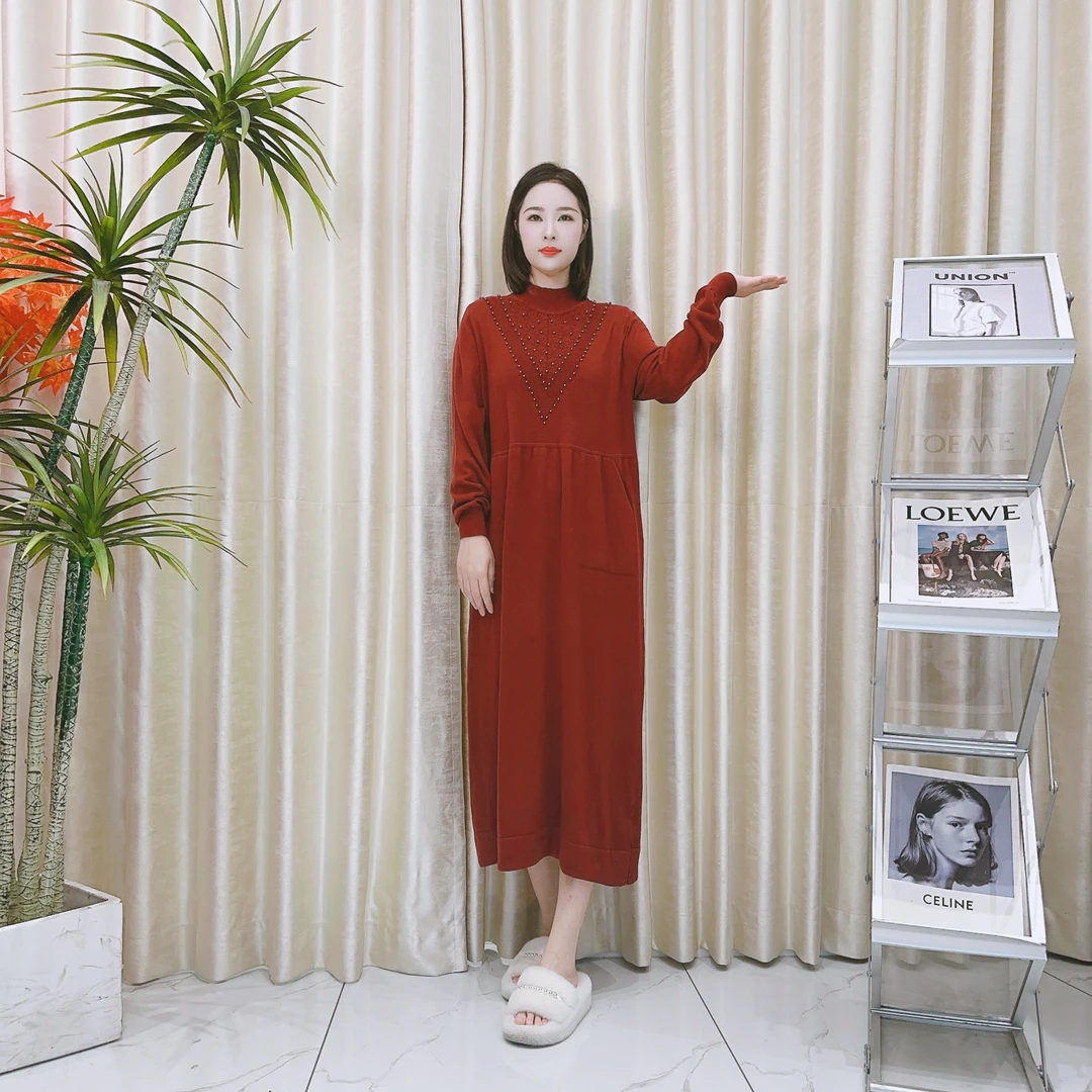 A226红色钉珠设计款气质秋冬轻奢针织连衣裙时尚复古
