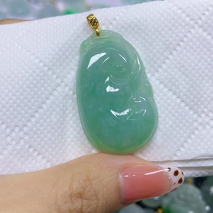 颈饰18K金镶嵌翡翠挂件