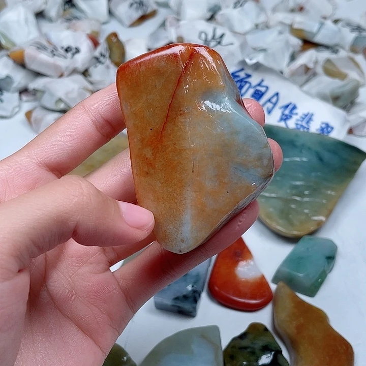 太***起翡翠未镶嵌颈饰翡翠
