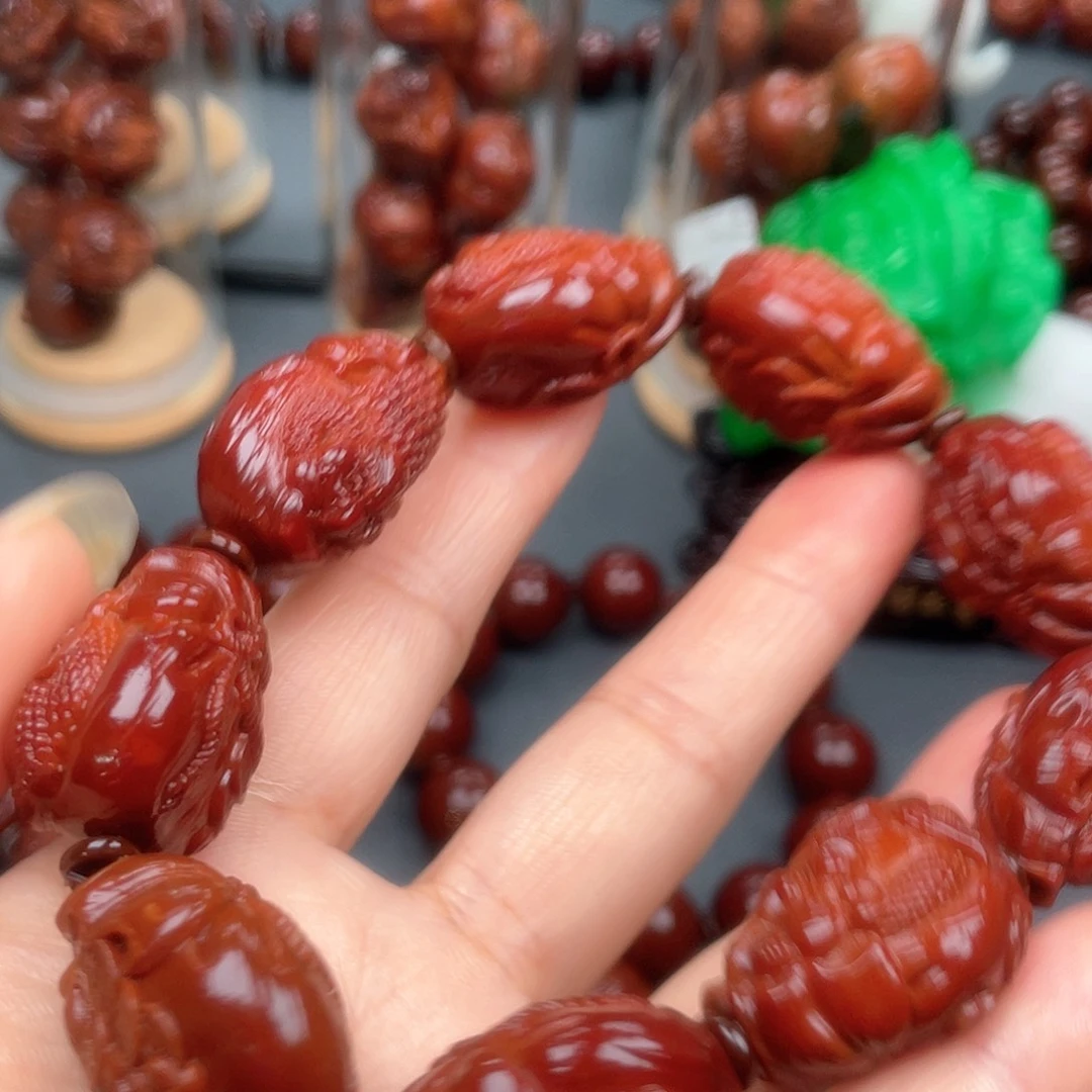 手串橄榄核招财瑞兽