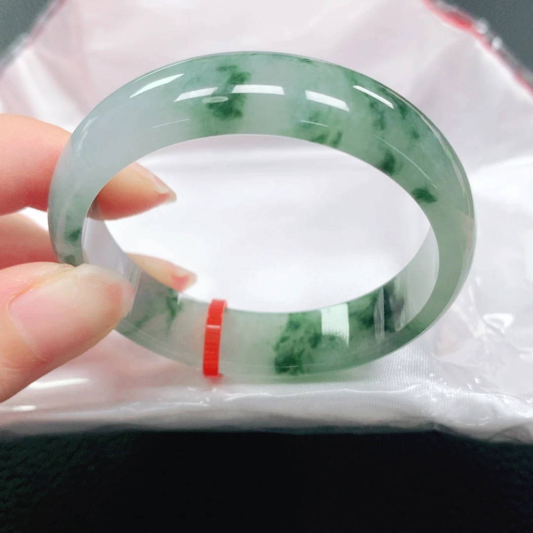 翡翠手镯未镶嵌48圈