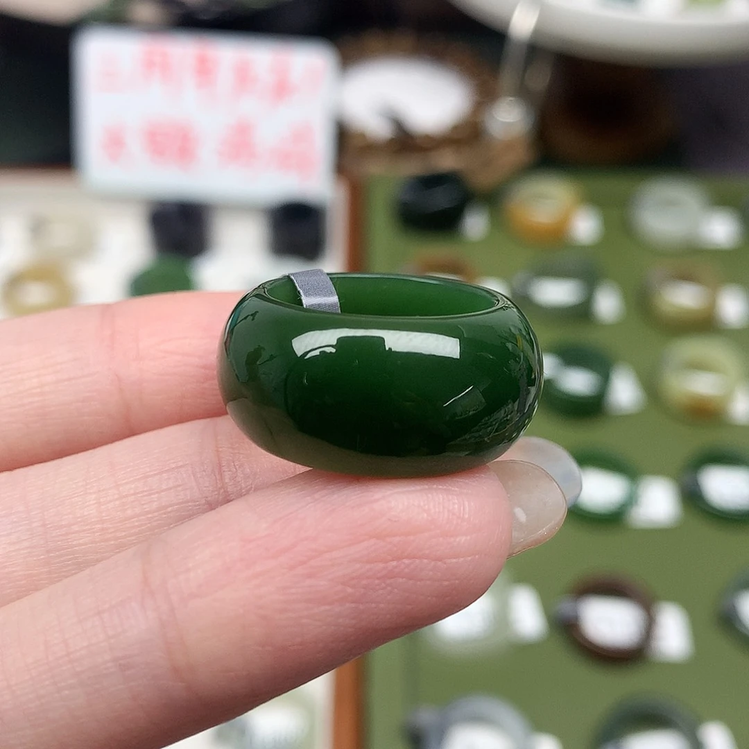 未镶嵌戒指和田玉