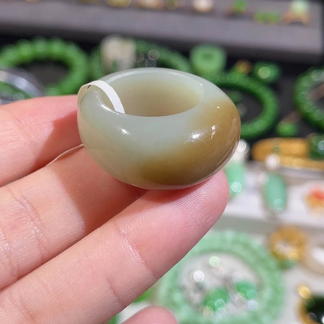 和田玉未镶嵌戒指