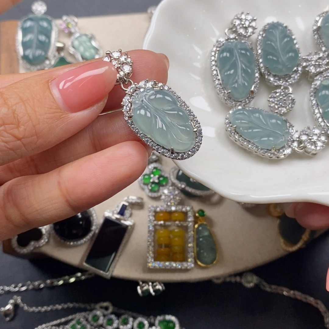 翡翠颈饰未镶嵌翡翠