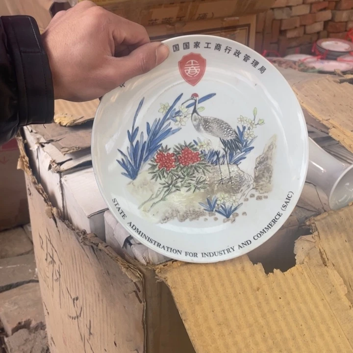 其他盘子碗砂锅都有