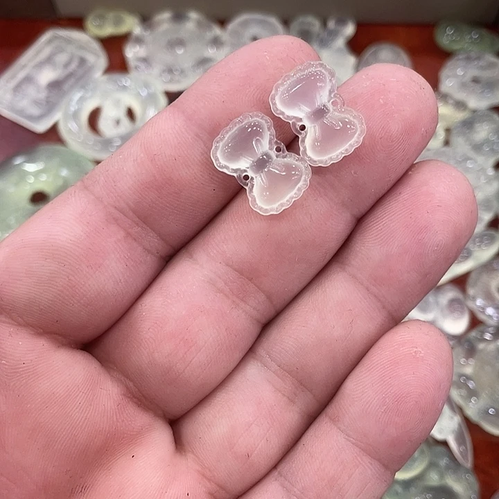 合金蛇纹石玉颈饰
