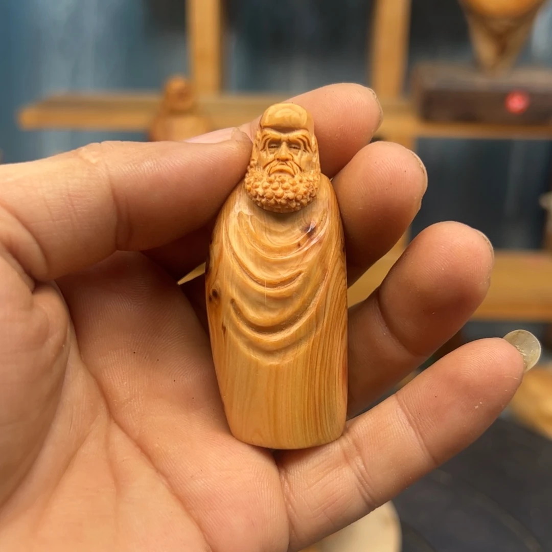 木味**站崖柏木摆件手把件