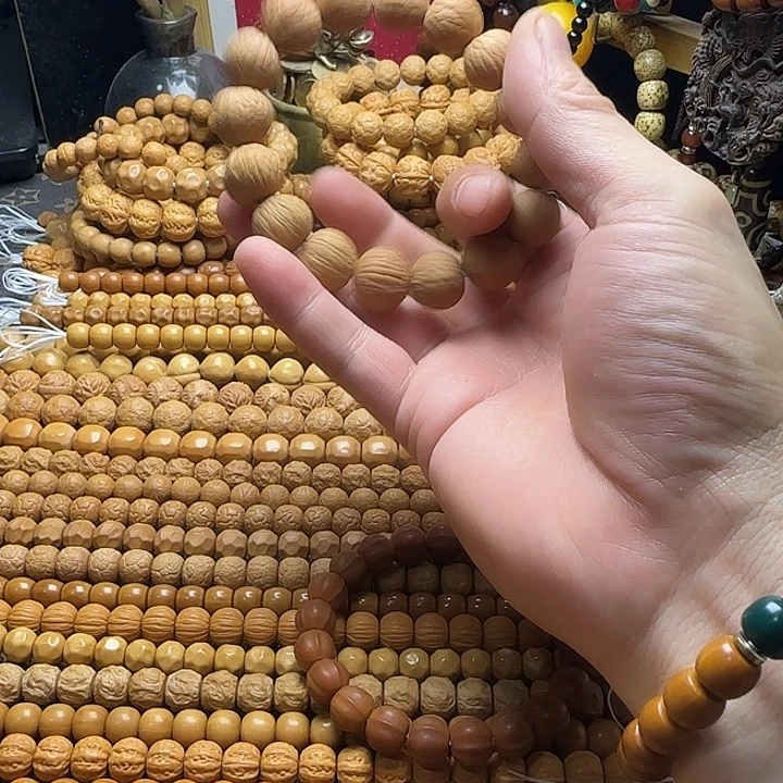 熙***吊坠猴头核桃凤羽