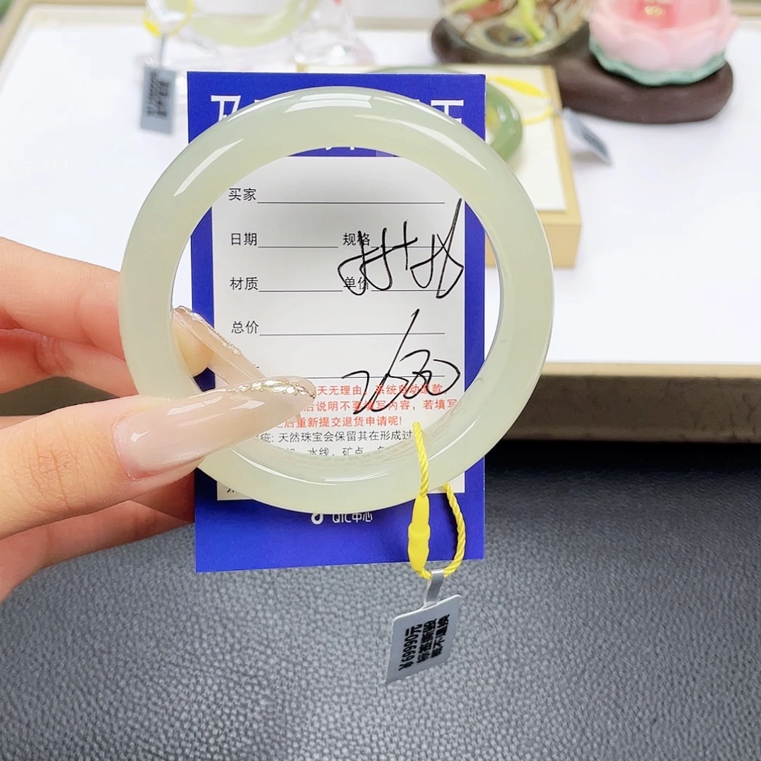 和田玉未镶嵌手镯