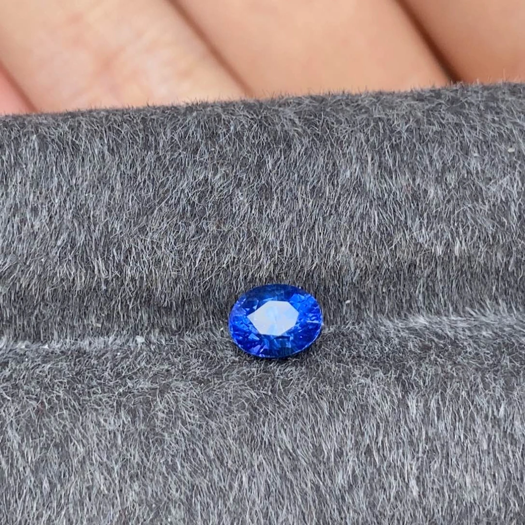 蓝宝石裸石1.22ct 矢车菊 老烧 斯里兰卡