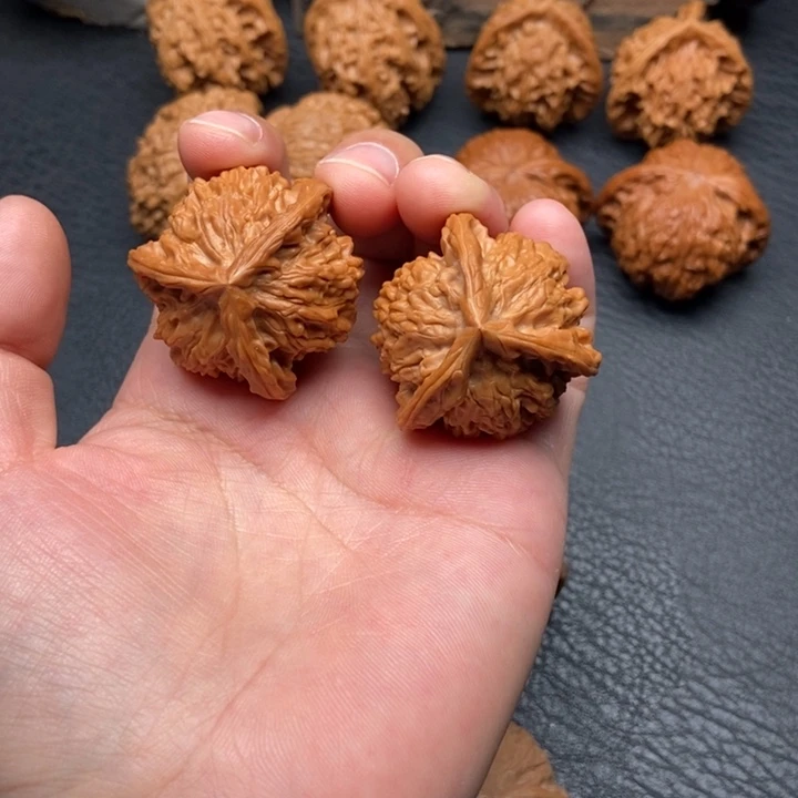 把件文玩核桃刘*美三棱37