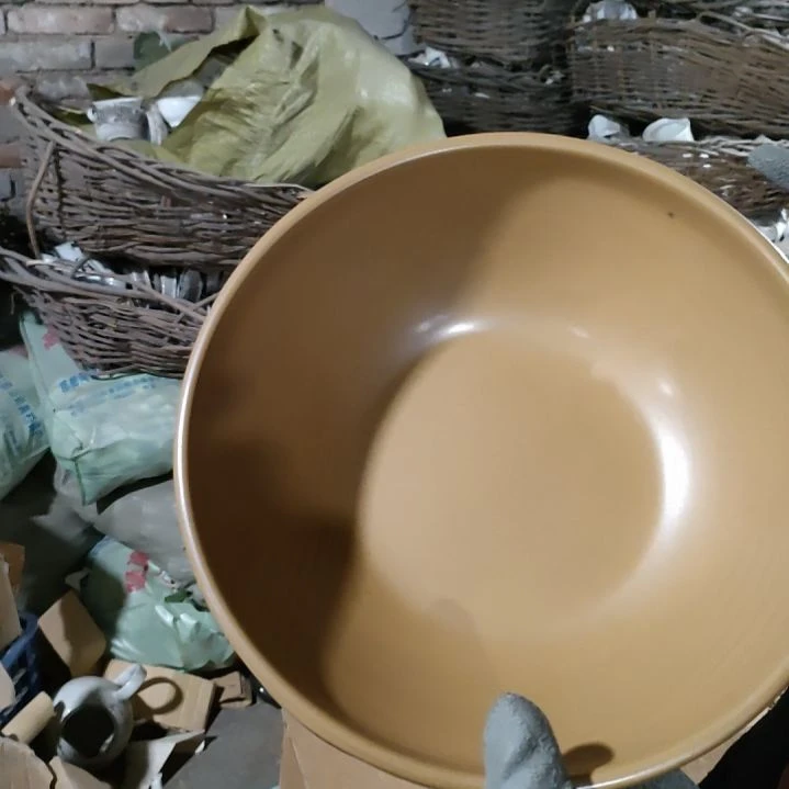 摆件盘子碗茶壶啥都有