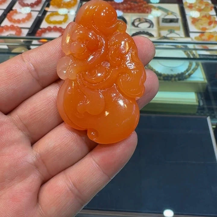 百***合石英质玉（金丝玉）合金颈饰吊坠