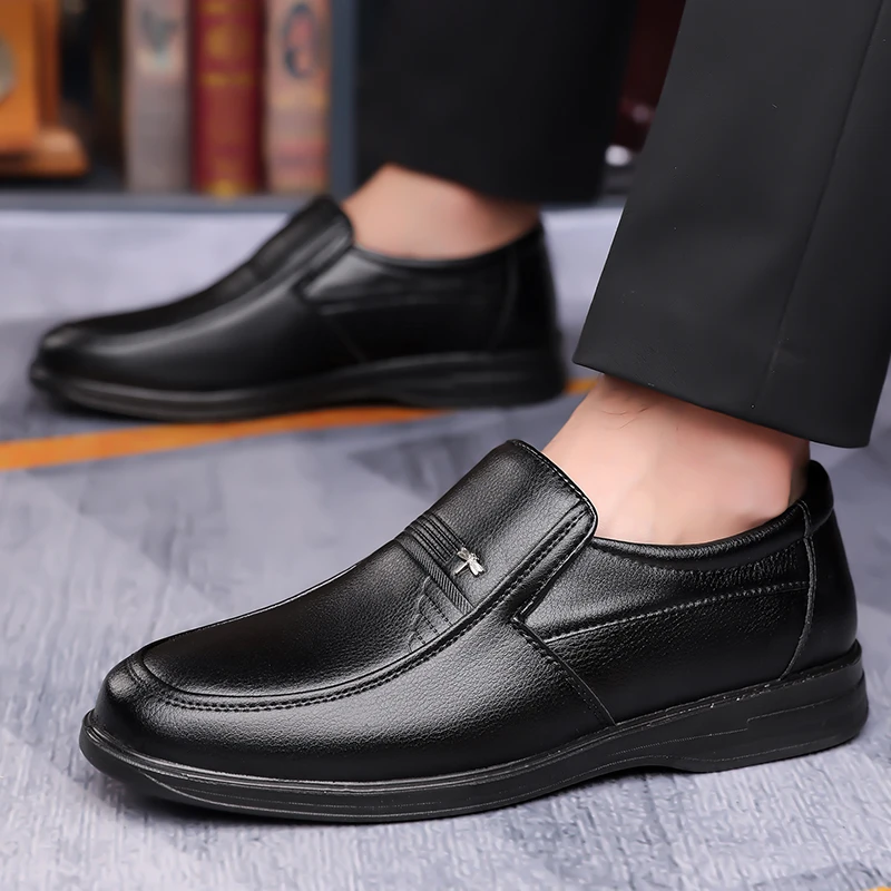 蜻蜓牌春夏季休闲商务复古皮鞋男士防滑中老年软底透气正装爸爸鞋