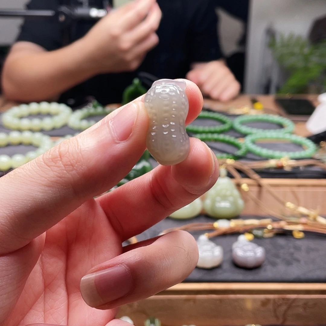 和田玉未镶嵌颈饰多样性发一