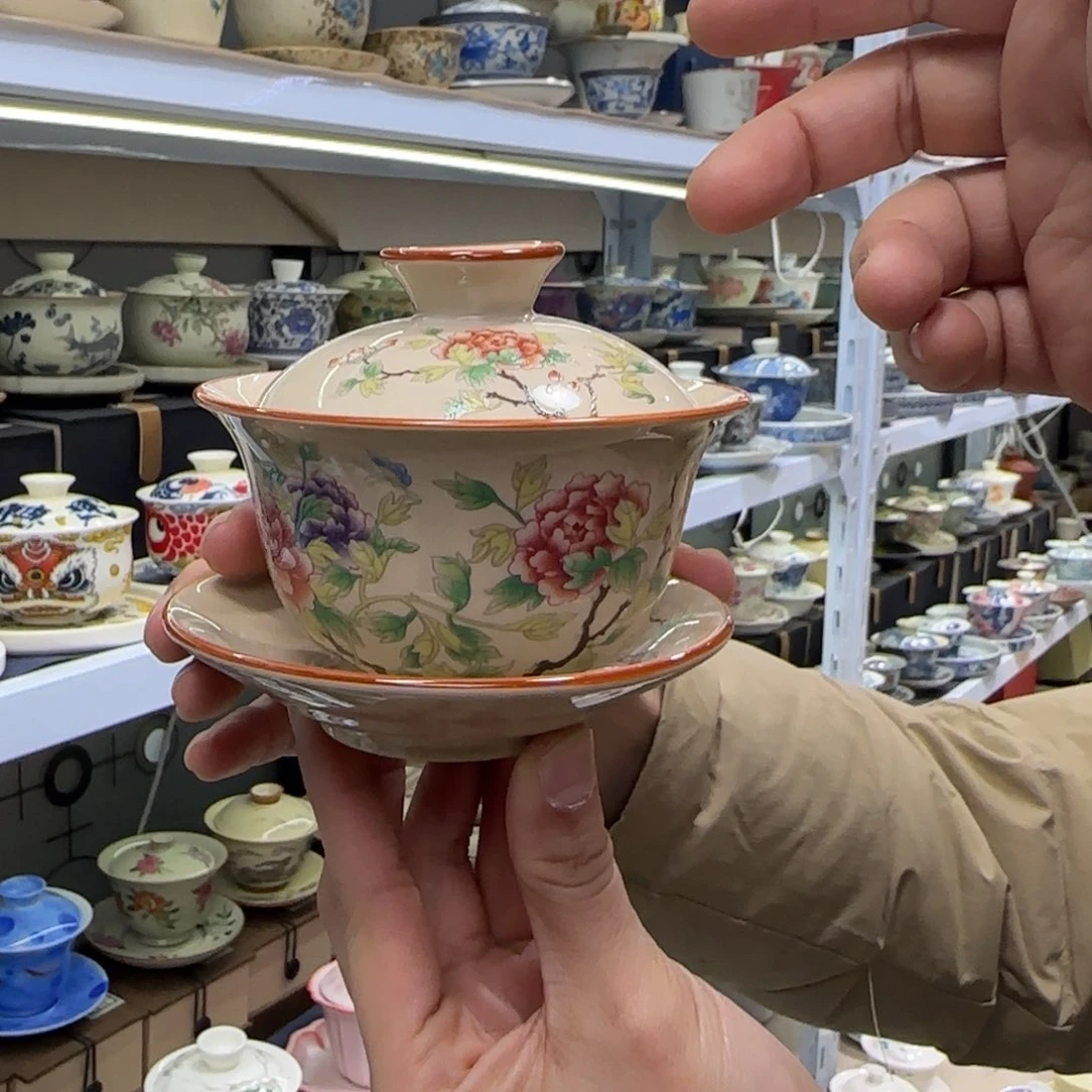 高温下的高温天气使人心情愉悦