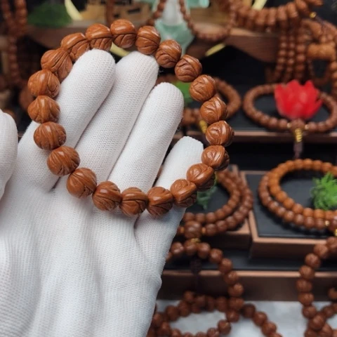 吊坠桃核13玉龙脊手串