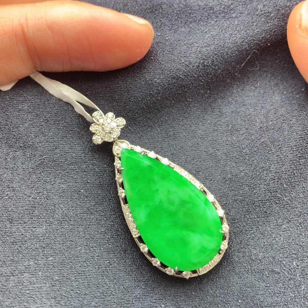 翡翠铂Pt950镶嵌颈饰上新