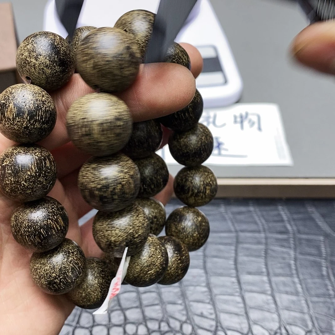 沉香碎屑沉香白蚁虫漏