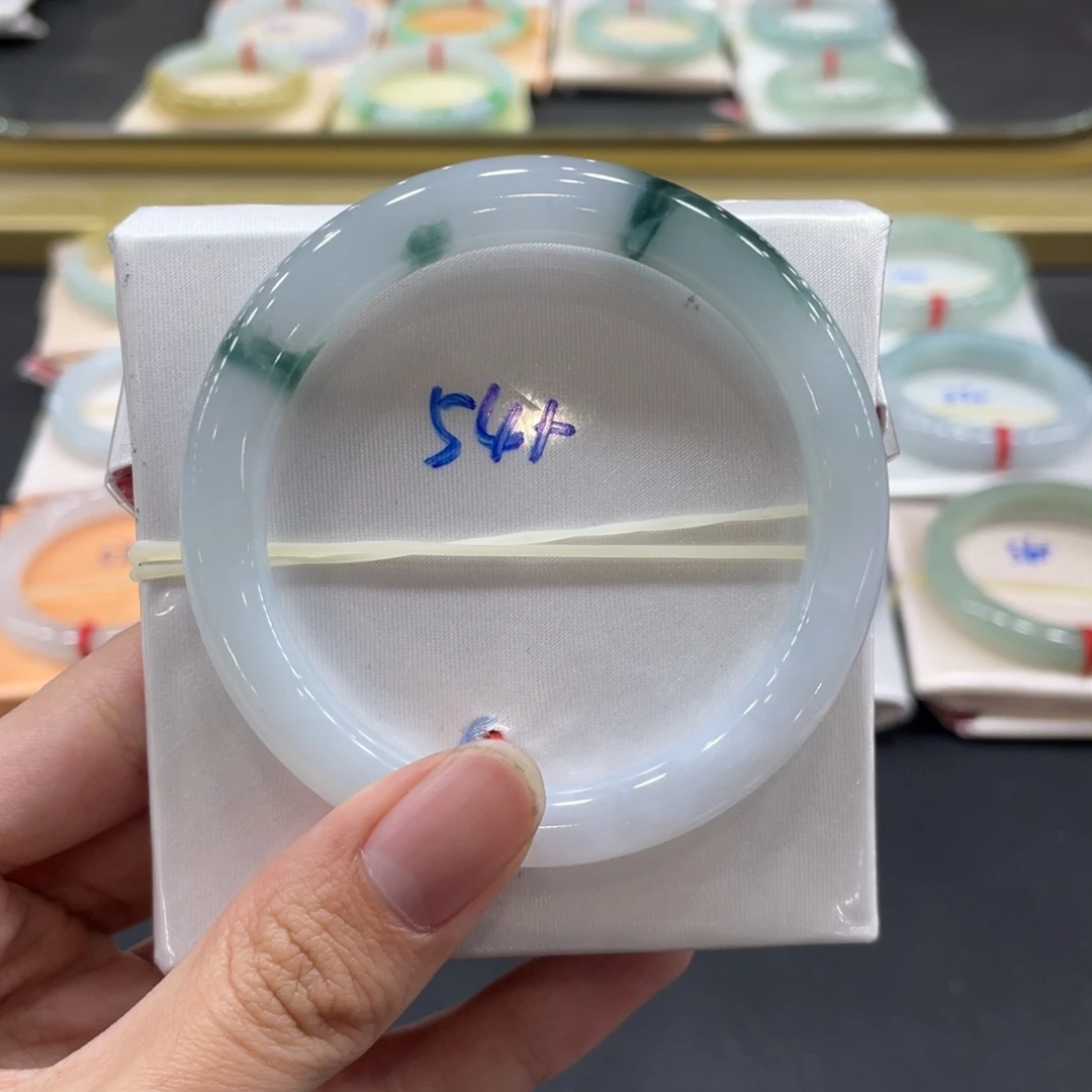 翡翠手镯未镶嵌翡翠手镯