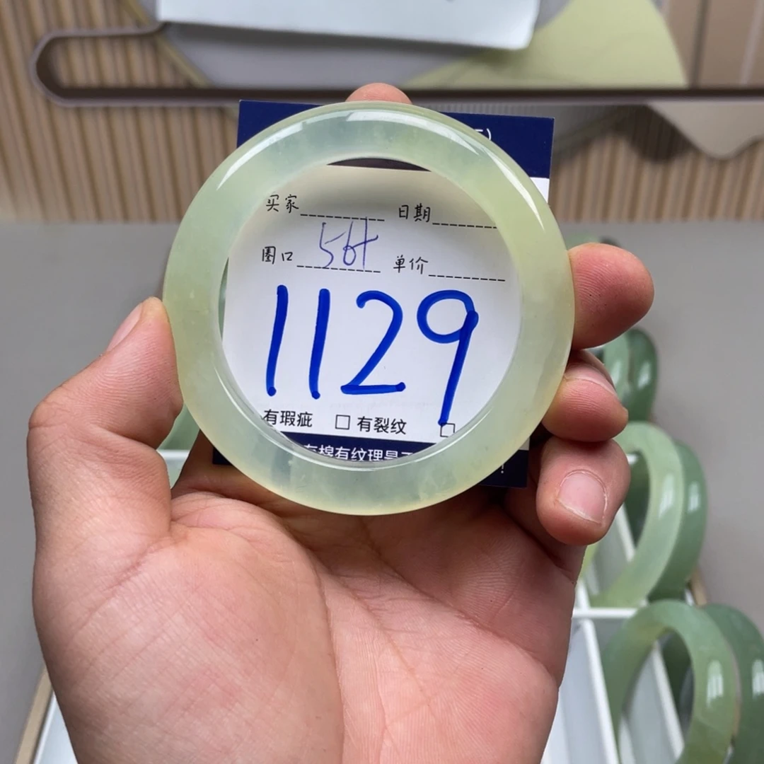 岫玉手镯手镯未镶嵌