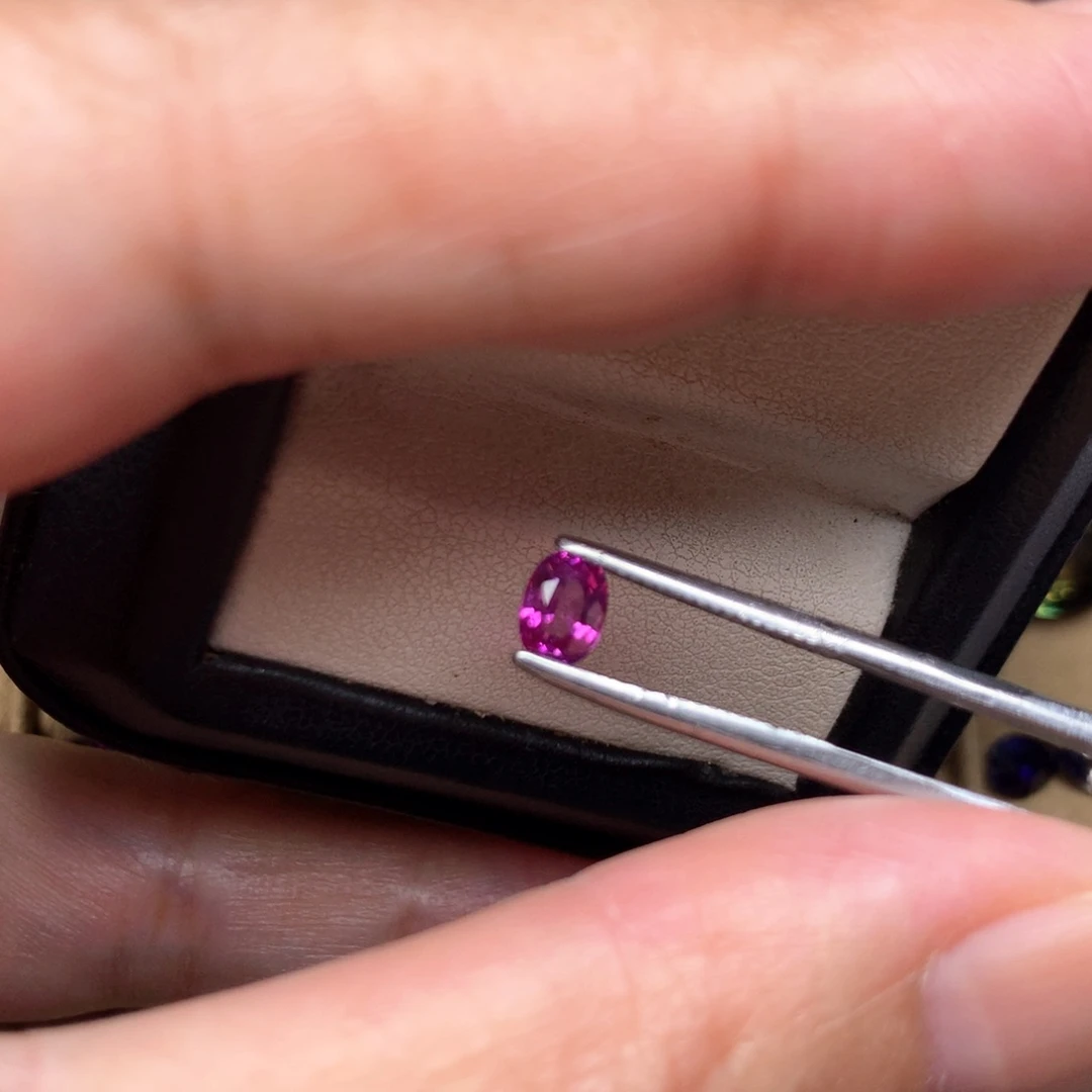 尖晶石裸石未镶嵌