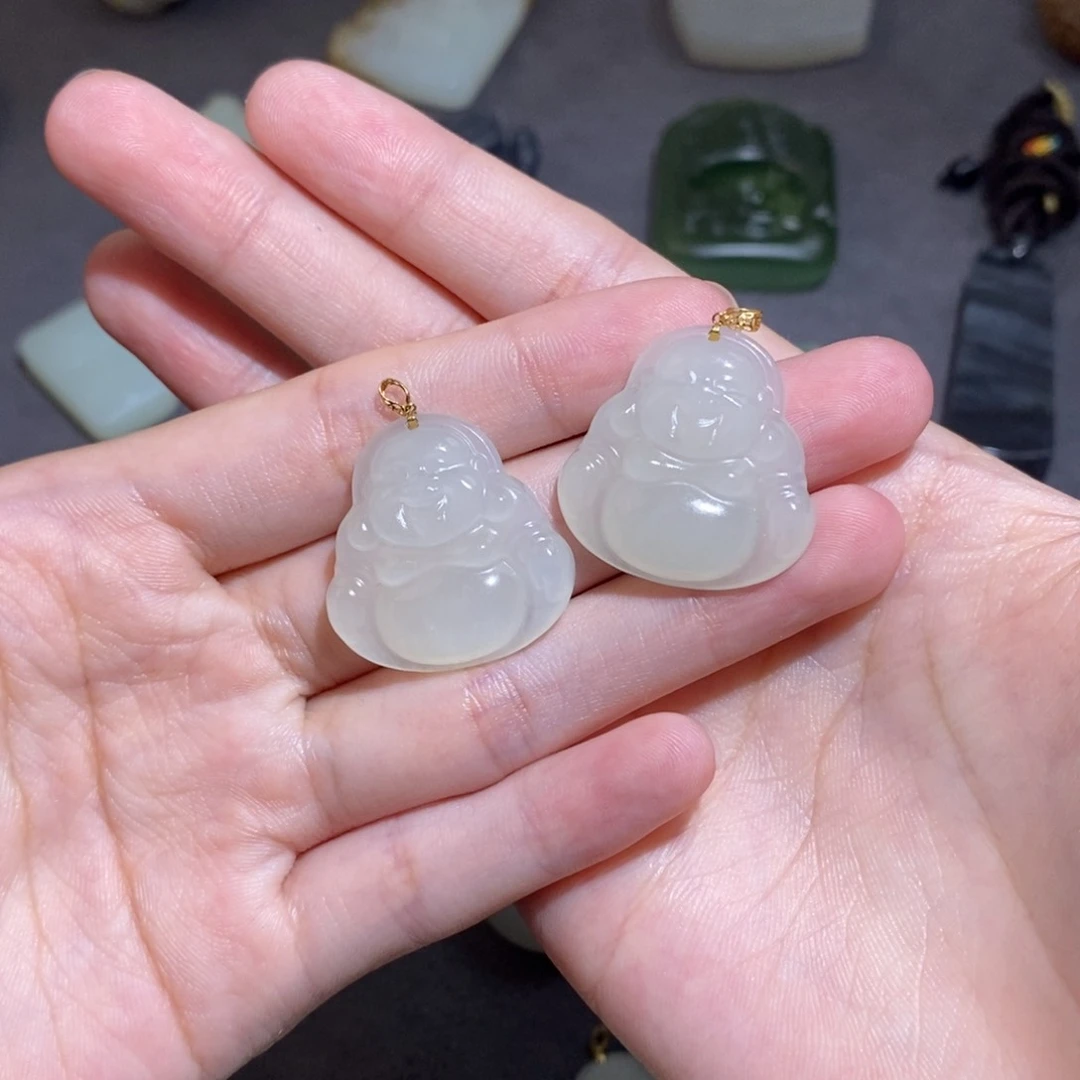 哇***尔和田玉18K金镶嵌颈饰