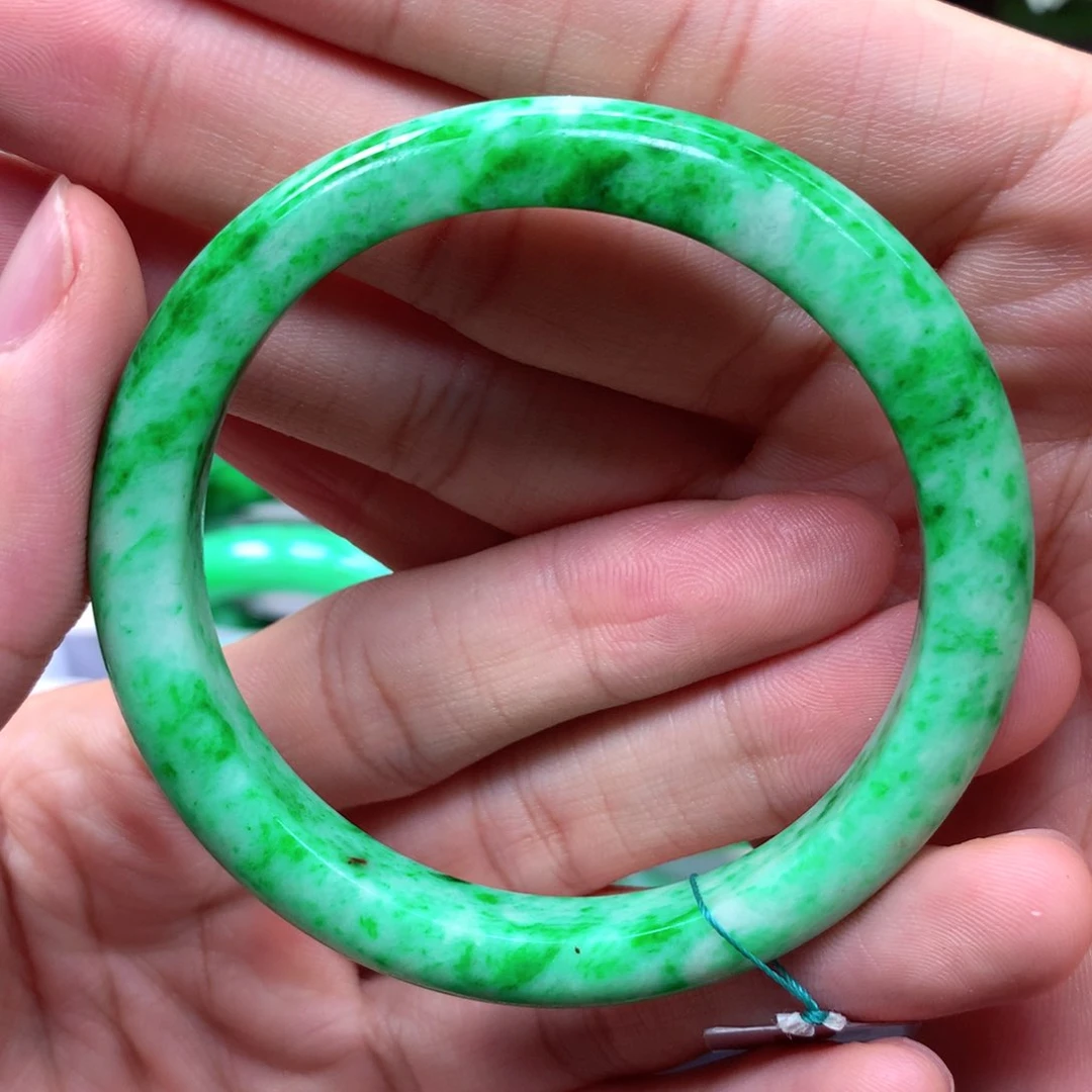 翡翠手镯未镶嵌翡翠手镯