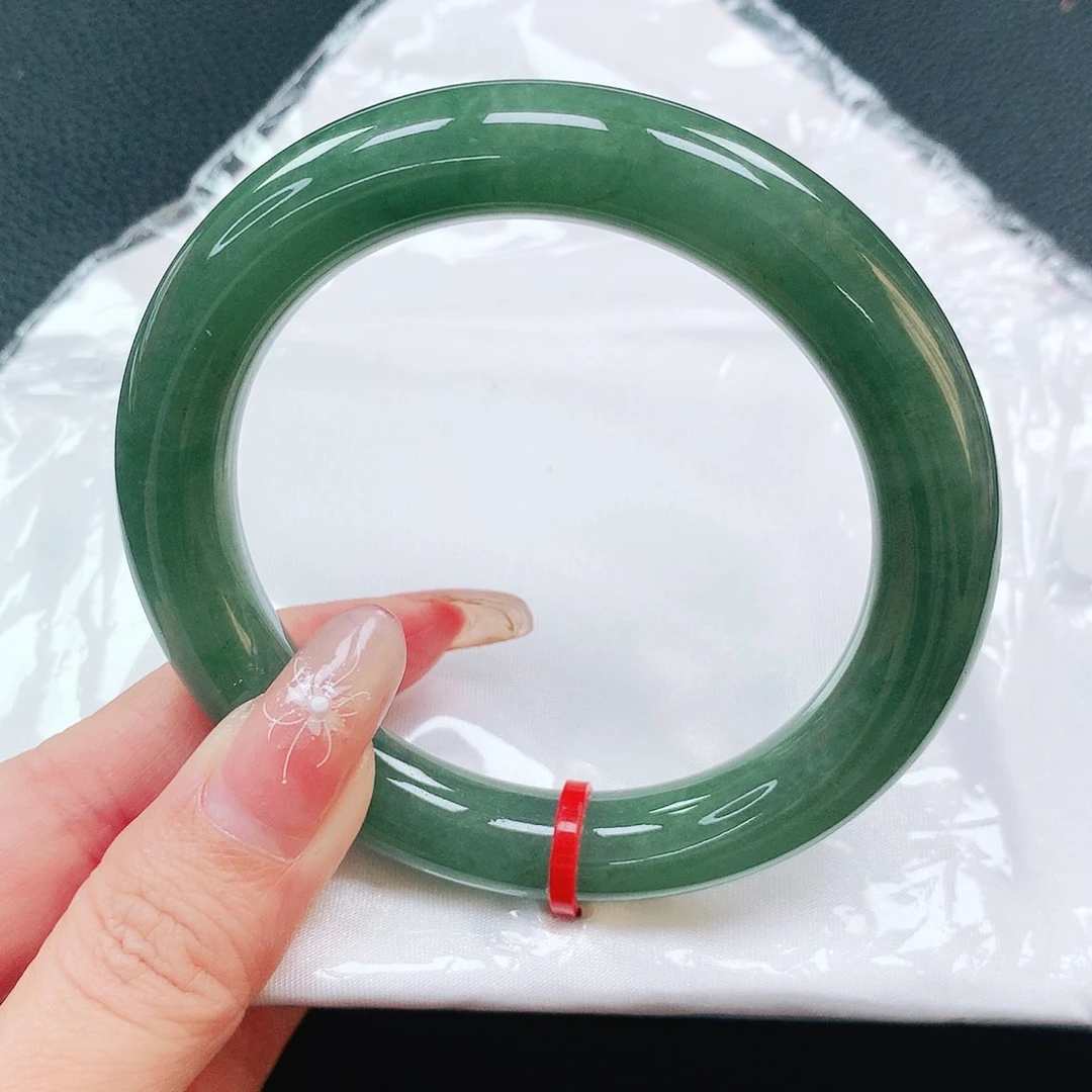 翡翠手镯未镶嵌57圈