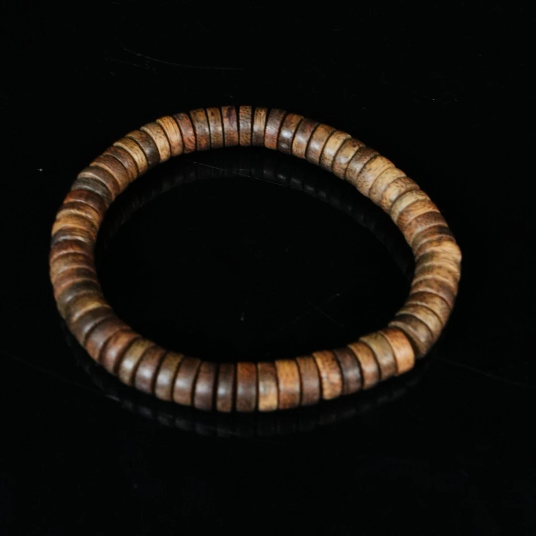 5902 苏拉威西沉香粗纹绿底9分沉平安扣手串 0.78x0.3cm  4.14g