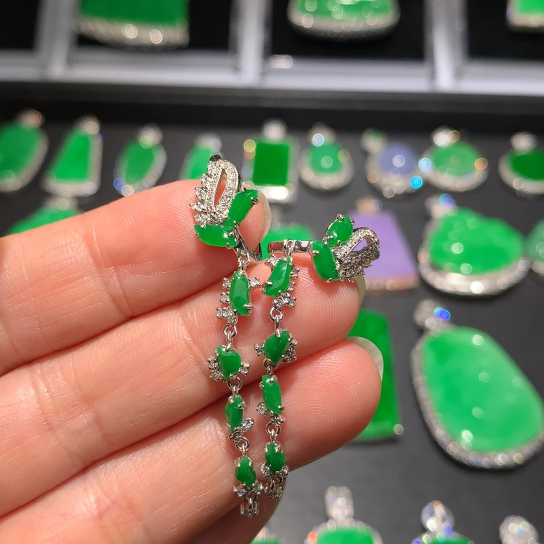 翡翠颈饰18K金镶嵌翡翠