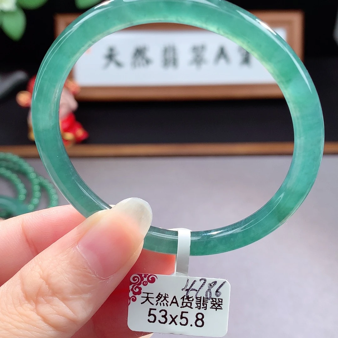未镶嵌手镯（圆镯）翡翠