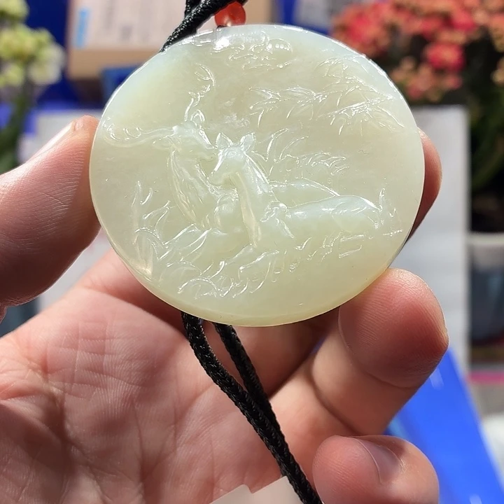 颈饰未镶嵌和田玉（糖玉）