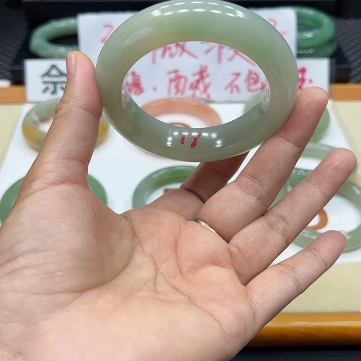 石英质玉手镯未镶嵌簌*