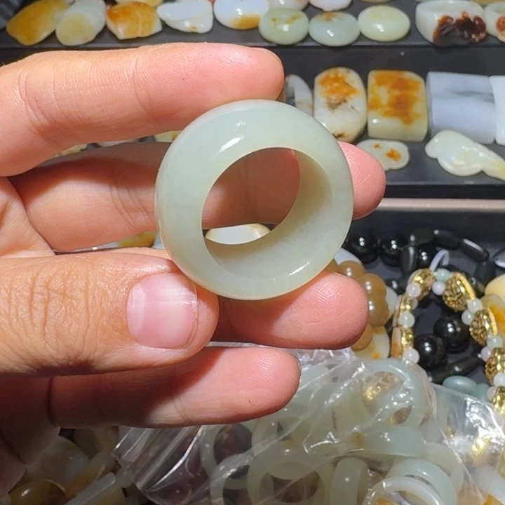 和田玉未镶嵌戒指