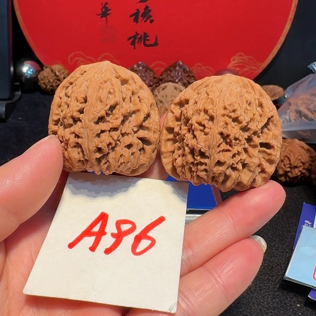 A***z文玩核桃把件42红皮疆