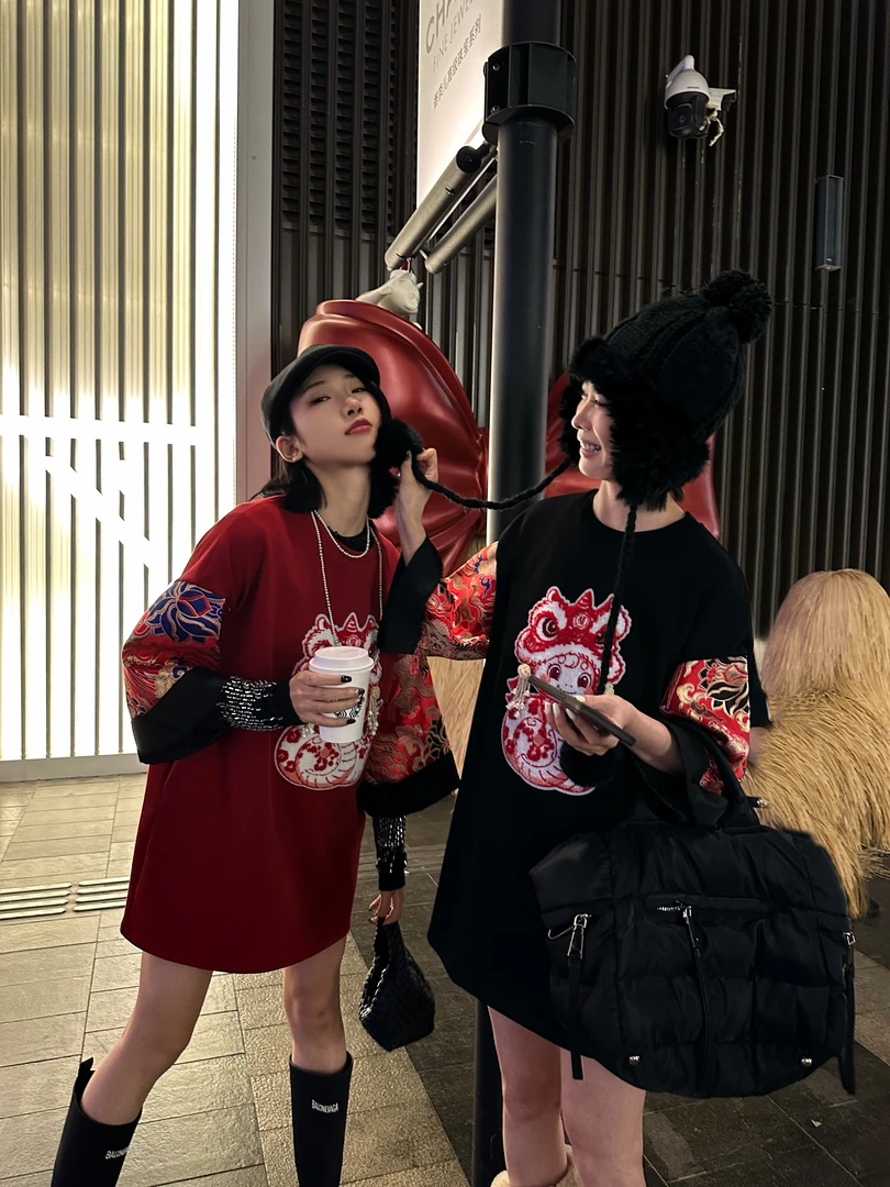 RISING&CLOUDS莎莎【迎春】显瘦国风2025蛇舞狮半袖卫衣120337