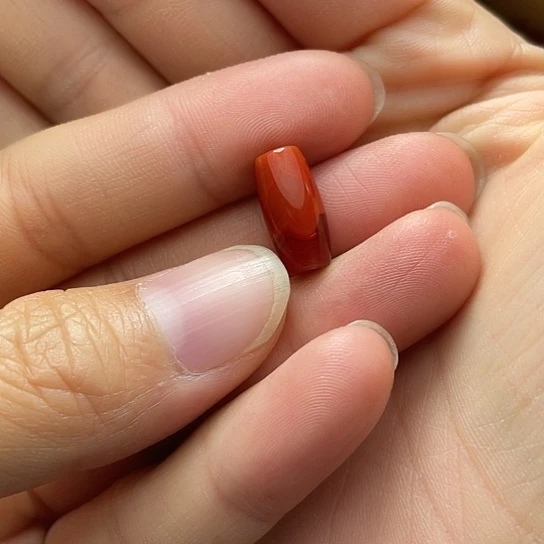 南红玛瑙桶珠15*7.4多样性发1未镶嵌金**华