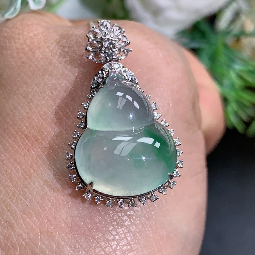 尺寸29.6×18×11缅甸天然翡翠A货18k金高冰胶飘阳绿葫芦吊坠