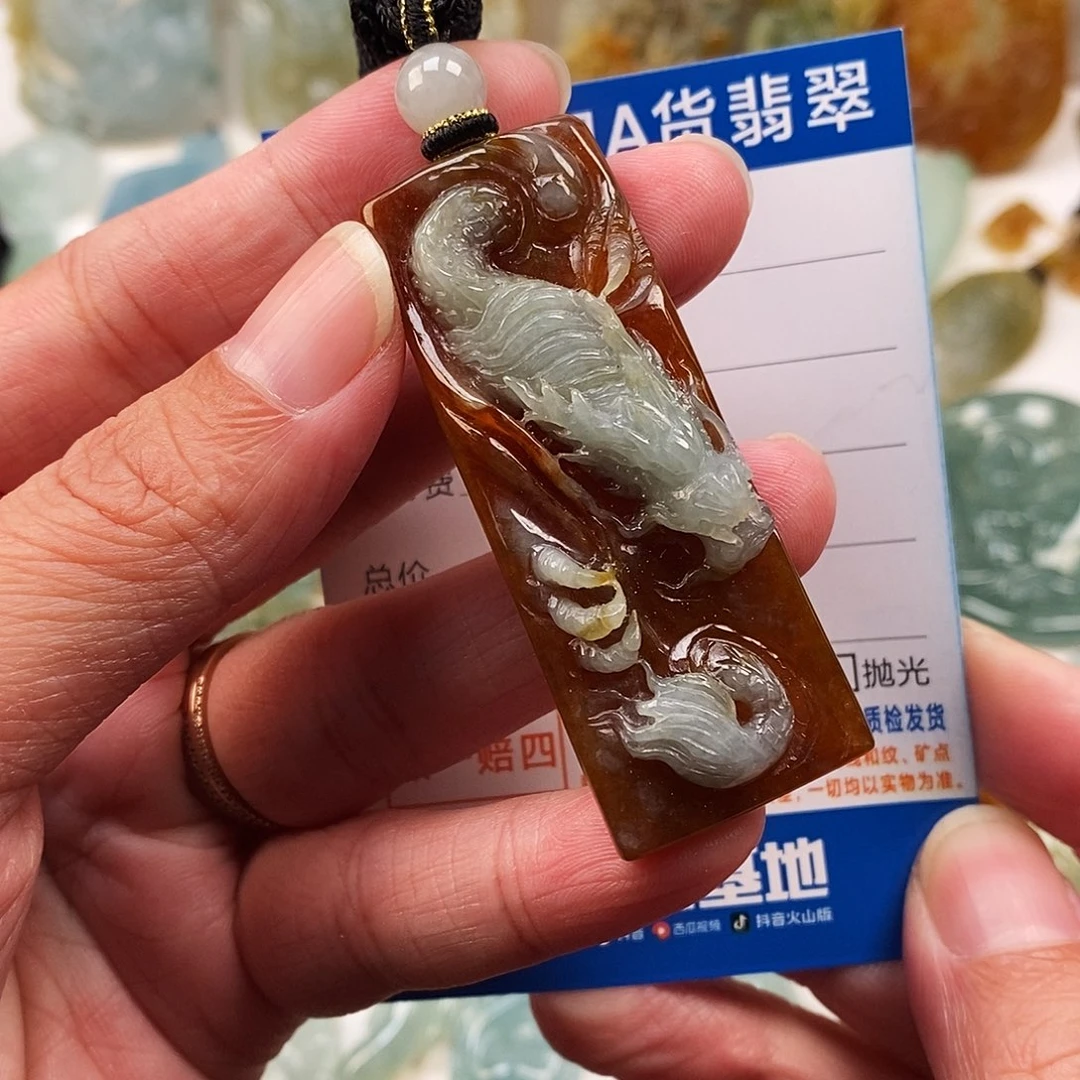 翡翠未镶嵌颈饰龙牌