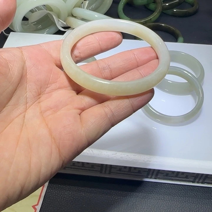 和田玉未镶嵌手镯58.8圈围37