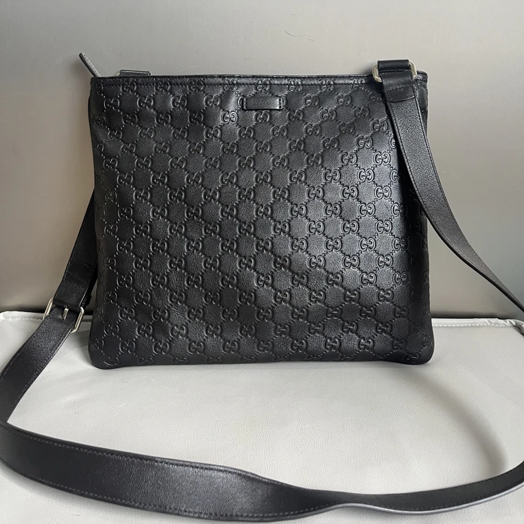 95新 GUCCI/古驰 深咖色全皮压纹斜挎包豆腐包男包zp203